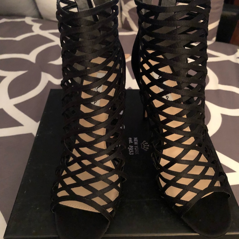 Black sandals by Nina